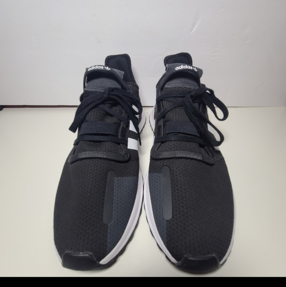 Like new adidas runing shoes size 11 - Picture 4 of 8